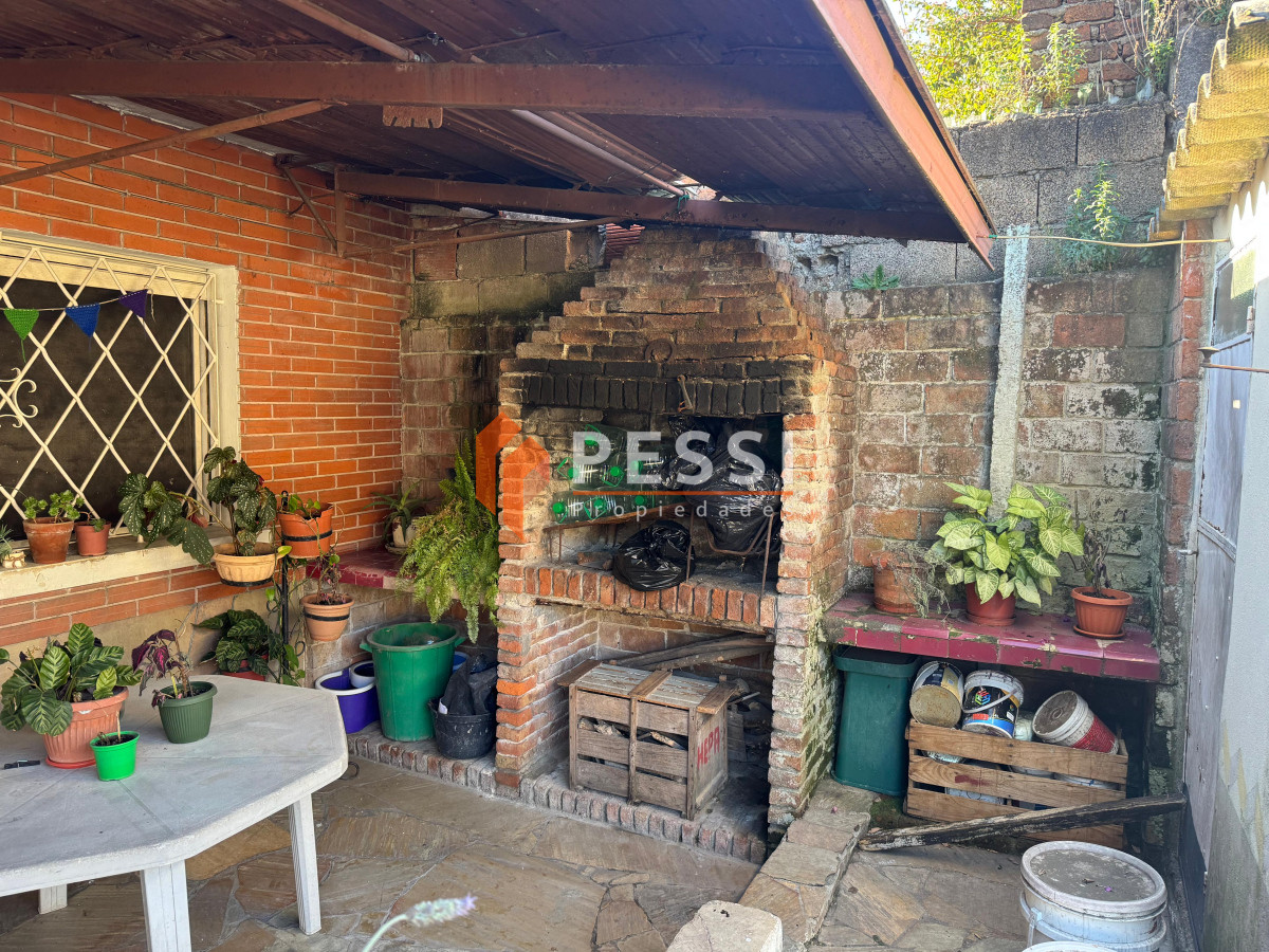 Casa ID.2463/Venta-casa-de-2-dormitorios-con-garage-y-gran-terreno-en-Sayago - Venta casa de 2 dormitorios con garage y gran terreno en Sayago