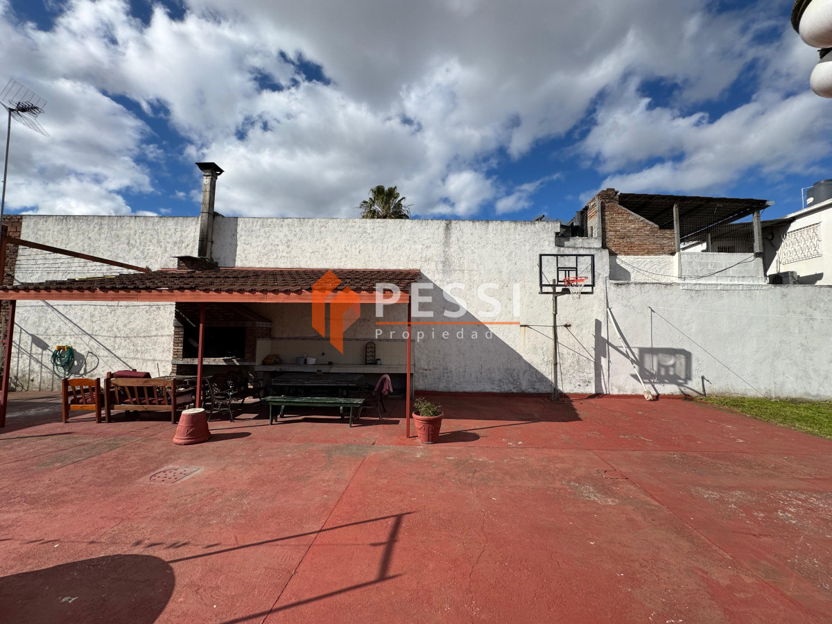 Casa ID.2476 - Alquiler Casa 3 Dormitorios con garage y fondo en Parque Batlle