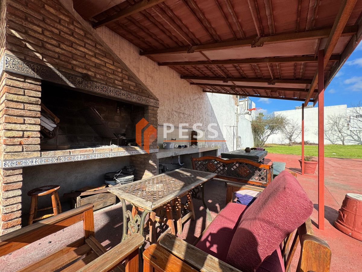 Casa ID.2476 - Alquiler Casa 3 Dormitorios con garage y fondo en Parque Batlle