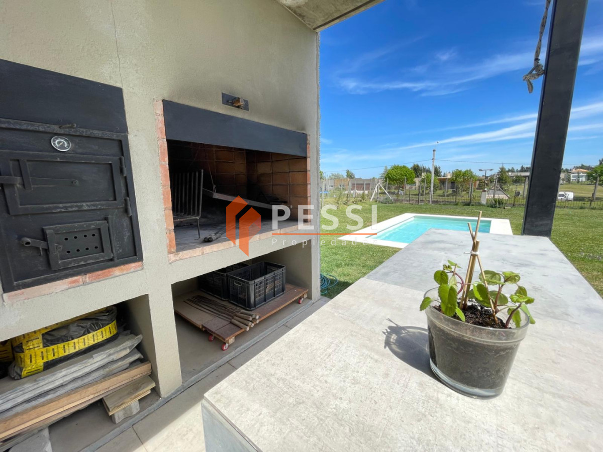 Casa ID.2482/Venta-casa-4-dormitorios,-3-baños-y-piscina-en-La-Juana - Venta casa 4 dormitorios, 3 baños y piscina en La Juana