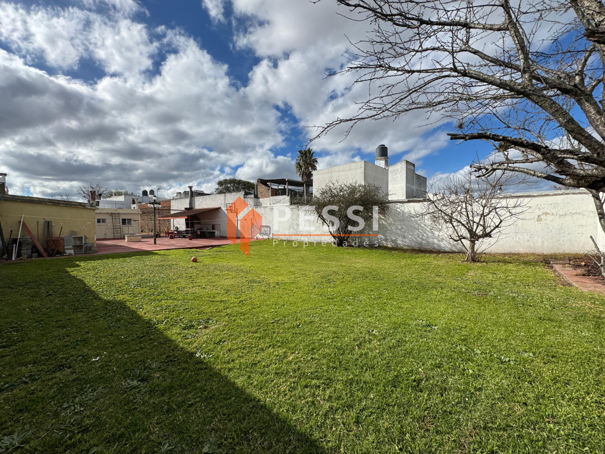 Casa ID.2476 - Alquiler Casa 3 Dormitorios con garage y fondo en Parque Batlle