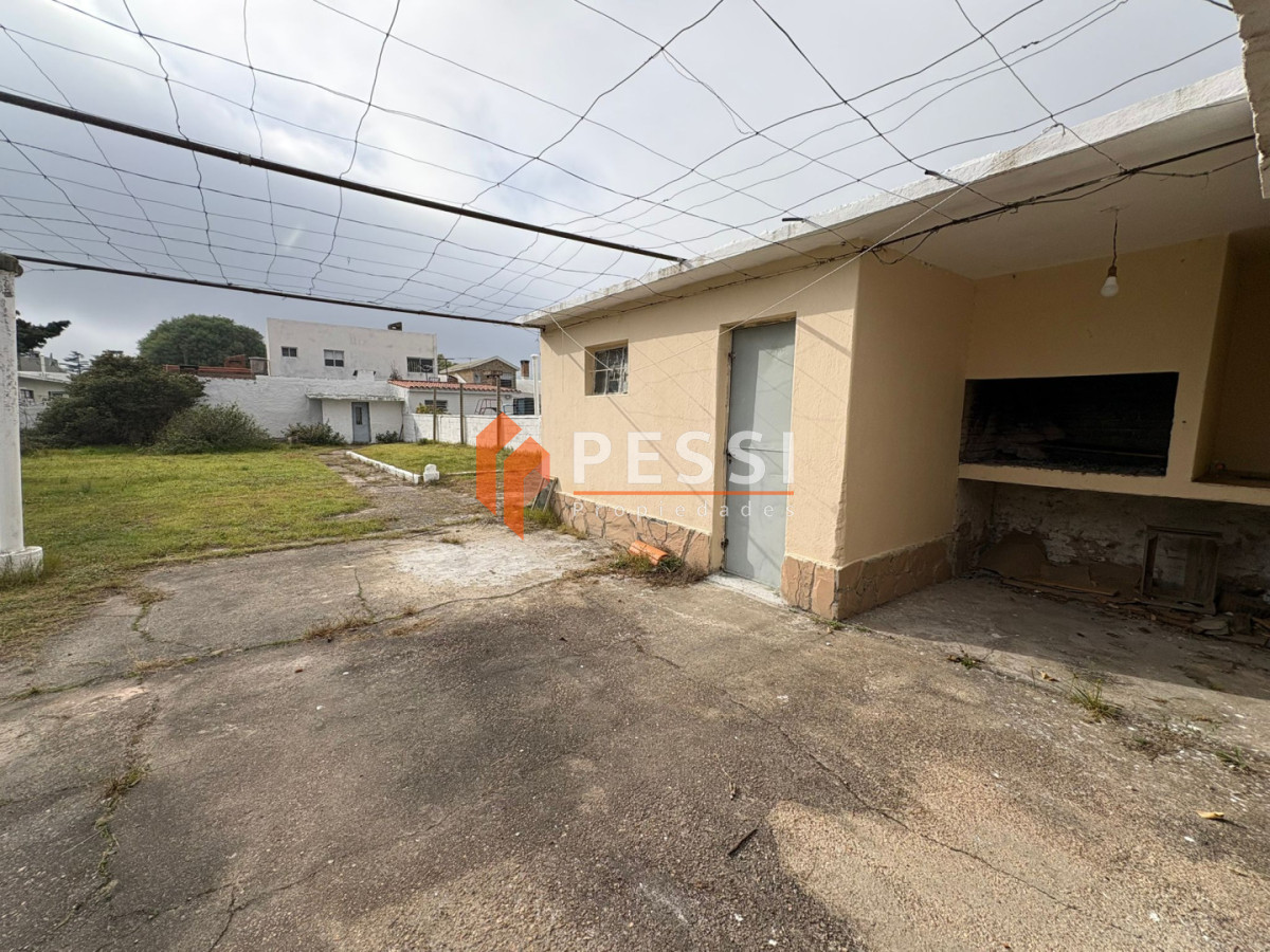Casa ID.2565/Venta-casa-2-dormitorios-con-muy-buen-terreno-en-Lagomar - Venta casa 2 dormitorios con muy buen terreno en Lagomar