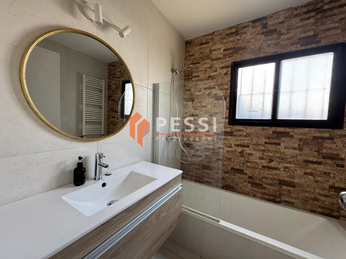 Casa ID.2498 - Alquiler Casa 3 dormitorios con parrillero y garage en Parque Miramar