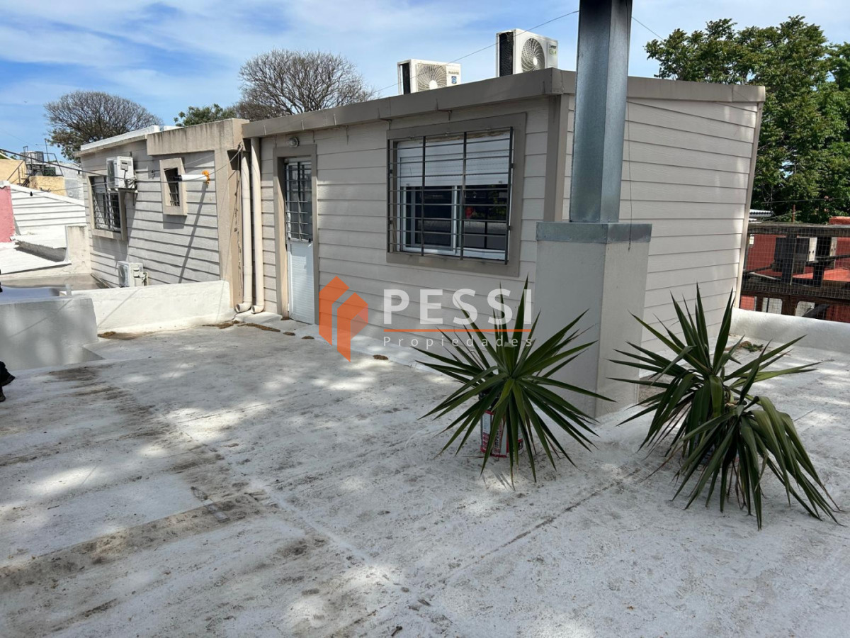 Casa ID.2483/Venta-casa-3-dormitorios-y-apartamento-al-fondo-rentado-en-Brazo-Oriental- - Venta casa 3 dormitorios y apartamento al fondo rentado en Brazo Oriental 