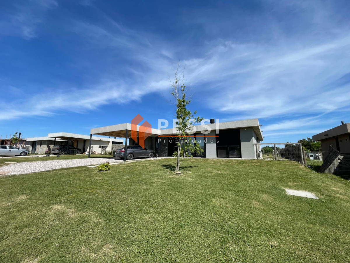 Casa ID.2482/Venta-casa-4-dormitorios,-3-baños-y-piscina-en-La-Juana - Venta casa 4 dormitorios, 3 baños y piscina en La Juana