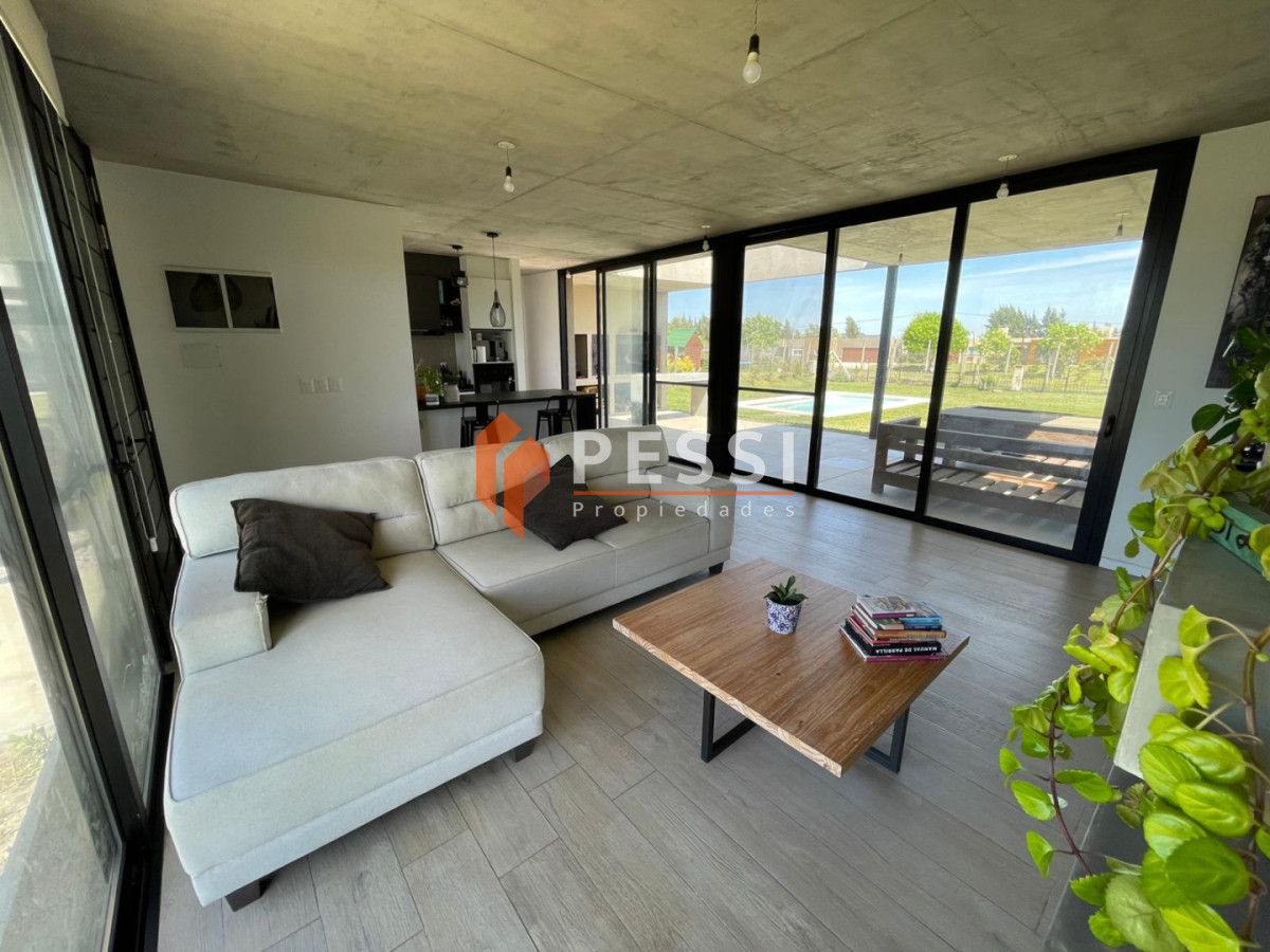 Casa ID.2482/Venta-casa-4-dormitorios,-3-baños-y-piscina-en-La-Juana - Venta casa 4 dormitorios, 3 baños y piscina en La Juana