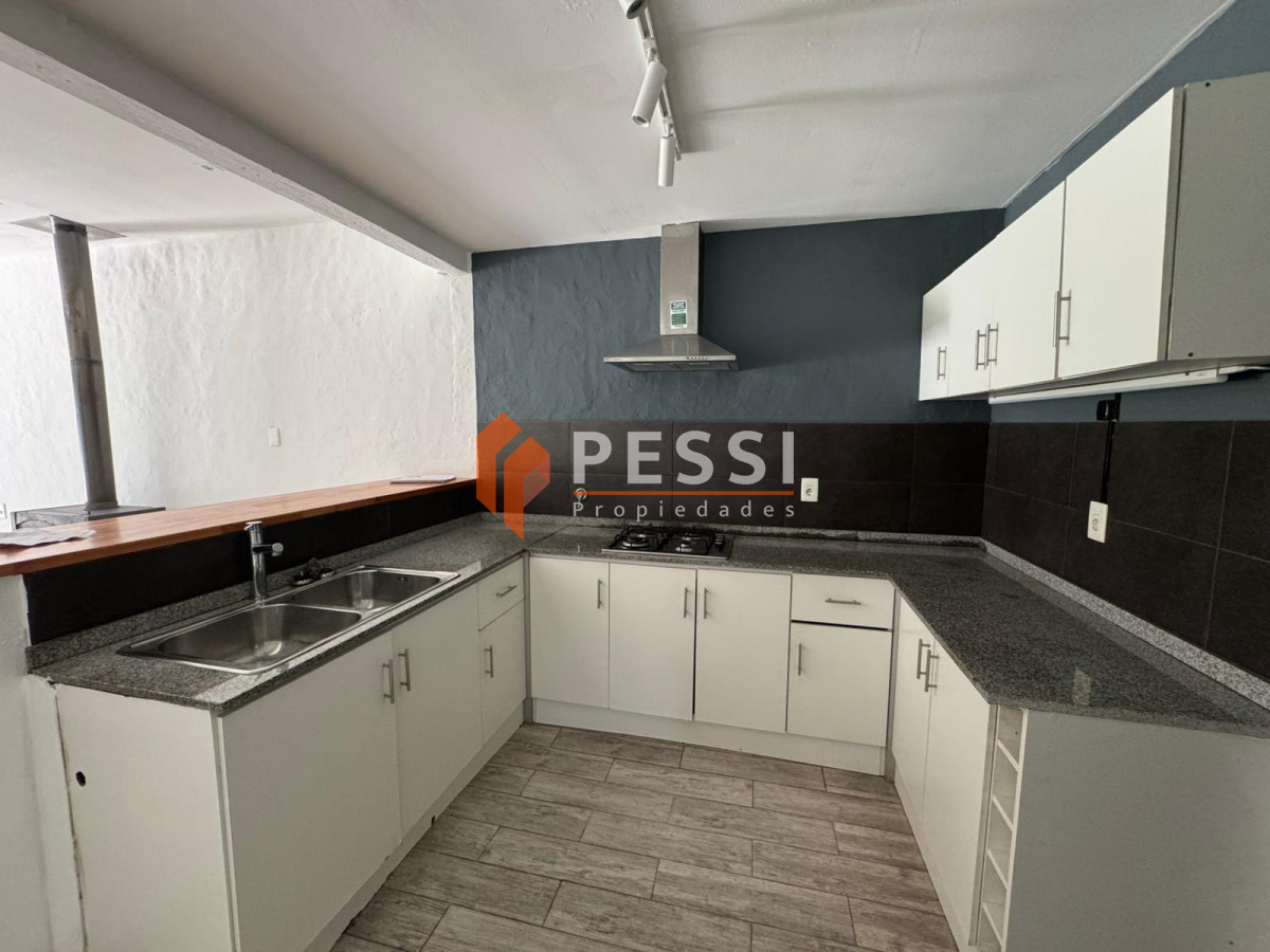 Casa ID.2498 - Alquiler Casa 3 dormitorios con parrillero y garage en Parque Miramar