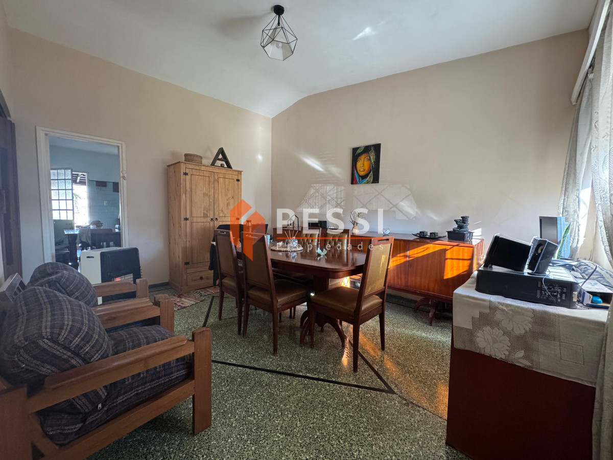 Casa ID.2463/Venta-casa-de-2-dormitorios-con-garage-y-gran-terreno-en-Sayago - Venta casa de 2 dormitorios con garage y gran terreno en Sayago