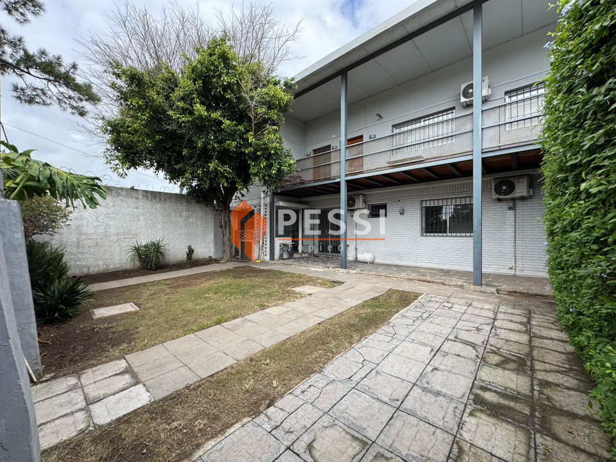 Casa ID.1292 - Alquiler Casa 2 dormitorios con garage y jardín en Carrasco 
