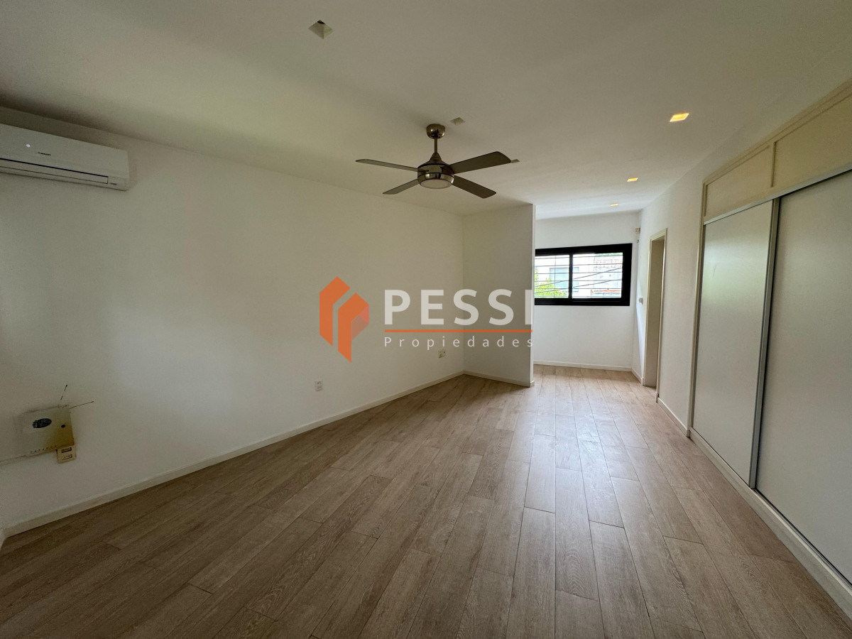 Casa ID.2444 - Venta casa excepcional de 4 dormitorios, garage y espacio verde en Punta Carretas
