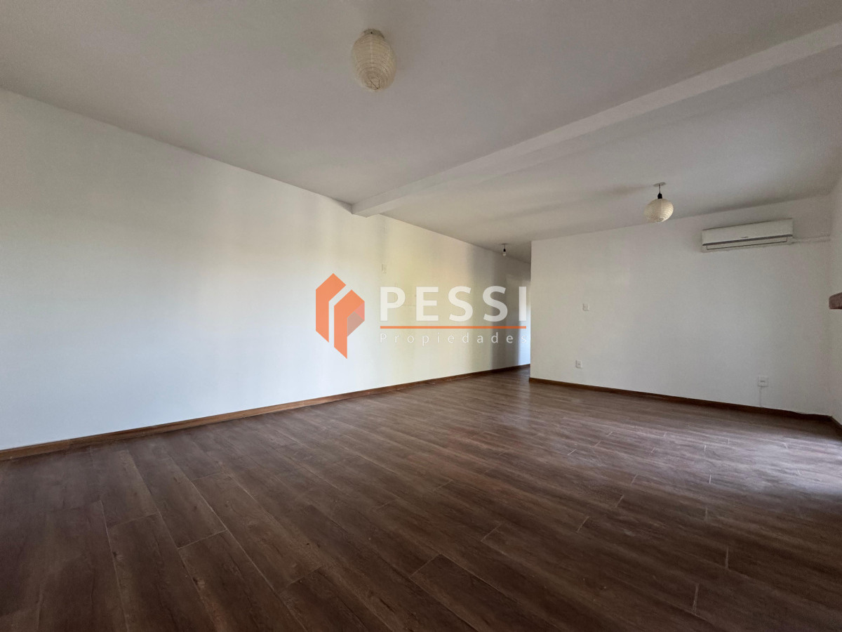 Casa ID.1292 - Alquiler Casa 2 dormitorios con garage y jardín en Carrasco 