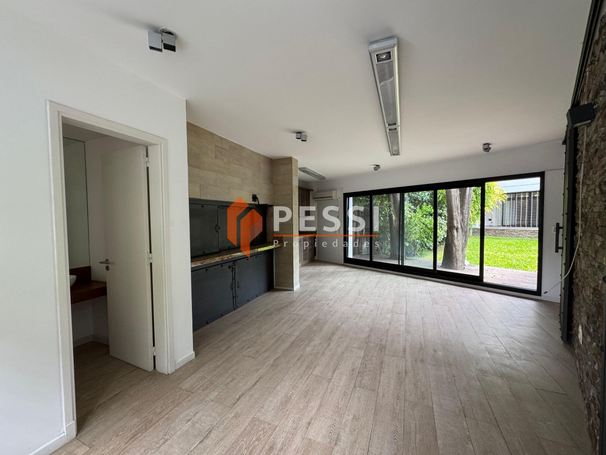 Casa ID.2444 - Venta casa excepcional de 4 dormitorios, garage y espacio verde en Punta Carretas