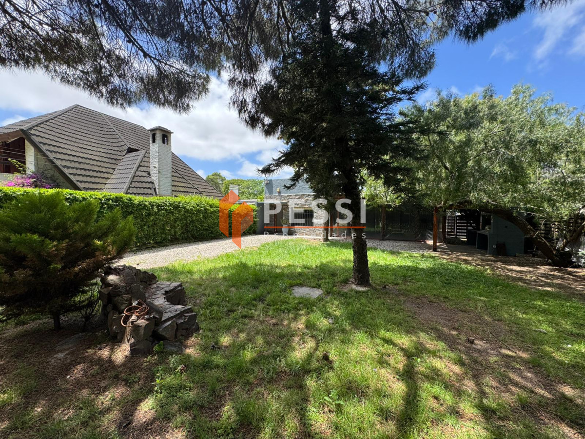 Casa ID.2498 - Alquiler Casa 3 dormitorios con parrillero y garage en Parque Miramar