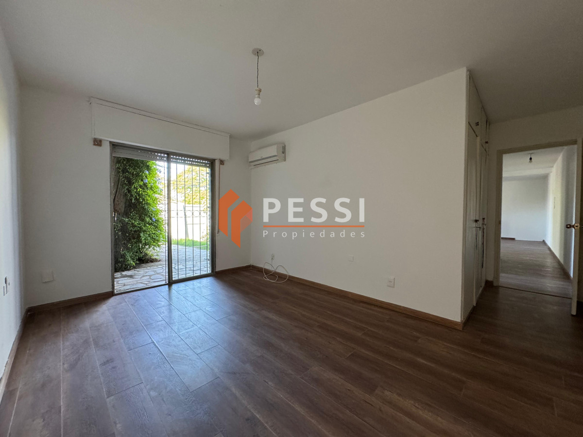 Casa ID.1292 - Alquiler Casa 2 dormitorios con garage y jardín en Carrasco 