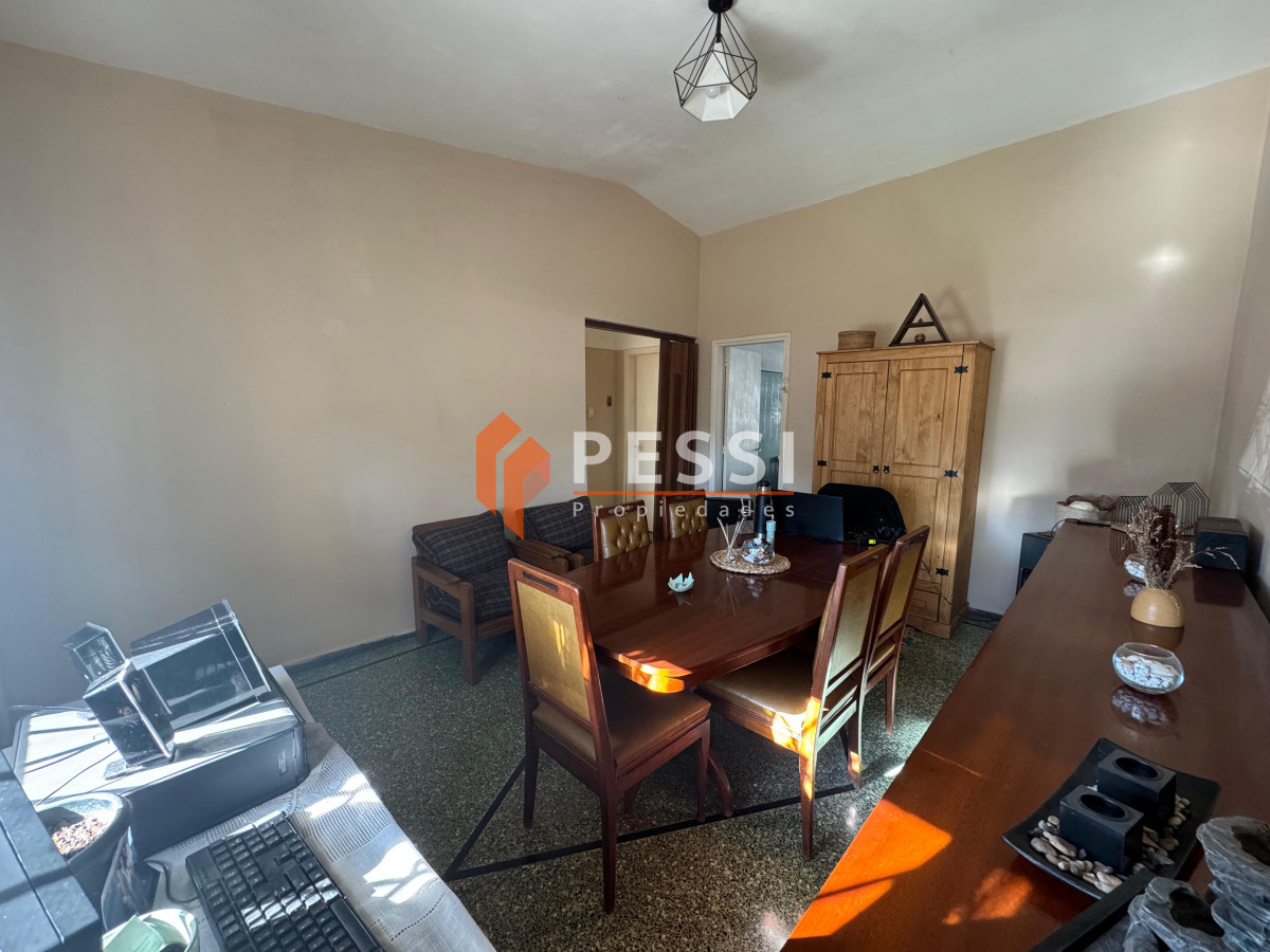 Casa ID.2463/Venta-casa-de-2-dormitorios-con-garage-y-gran-terreno-en-Sayago - Venta casa de 2 dormitorios con garage y gran terreno en Sayago