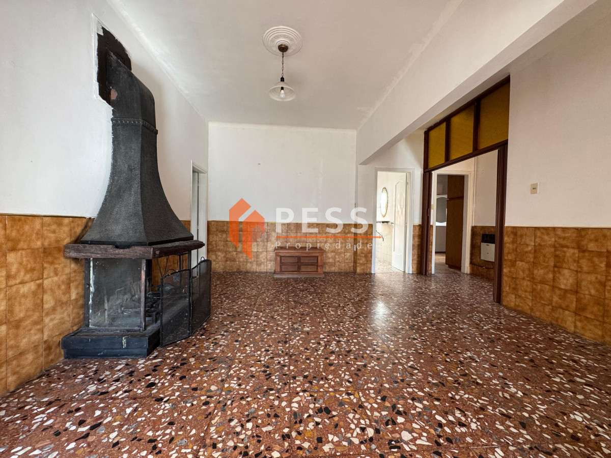 Casa ID.2476 - Alquiler Casa 3 Dormitorios con garage y fondo en Parque Batlle