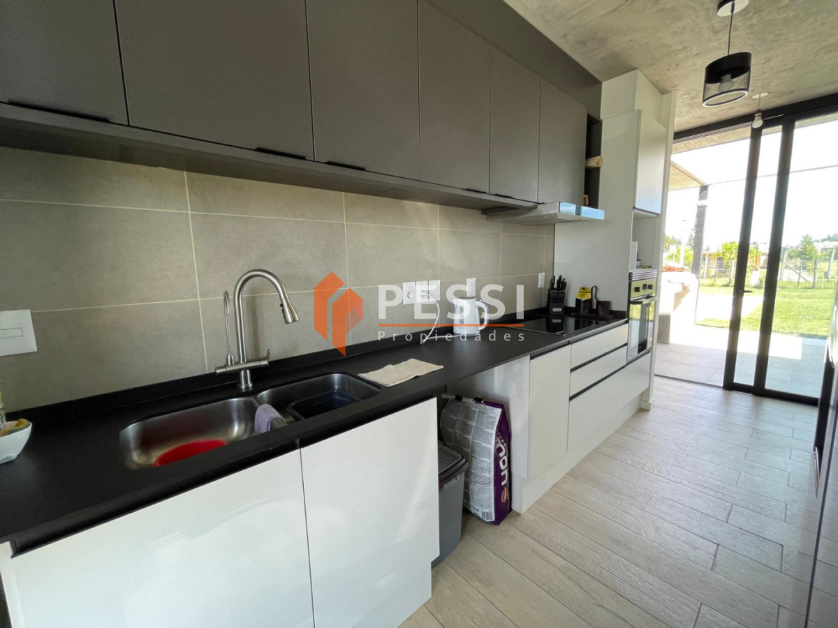 Casa ID.2482/Venta-casa-4-dormitorios,-3-baños-y-piscina-en-La-Juana - Venta casa 4 dormitorios, 3 baños y piscina en La Juana