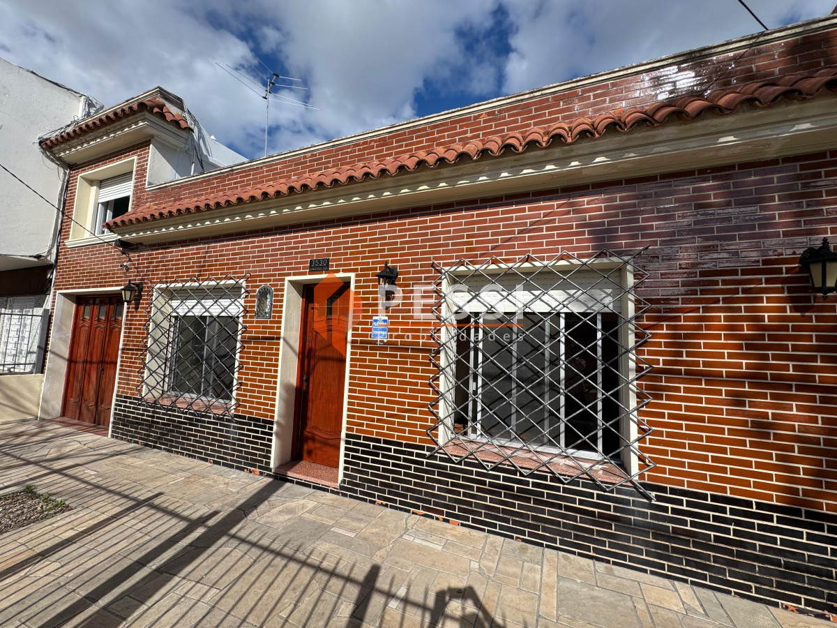Casa ID.2476 - Alquiler Casa 3 Dormitorios con garage y fondo en Parque Batlle