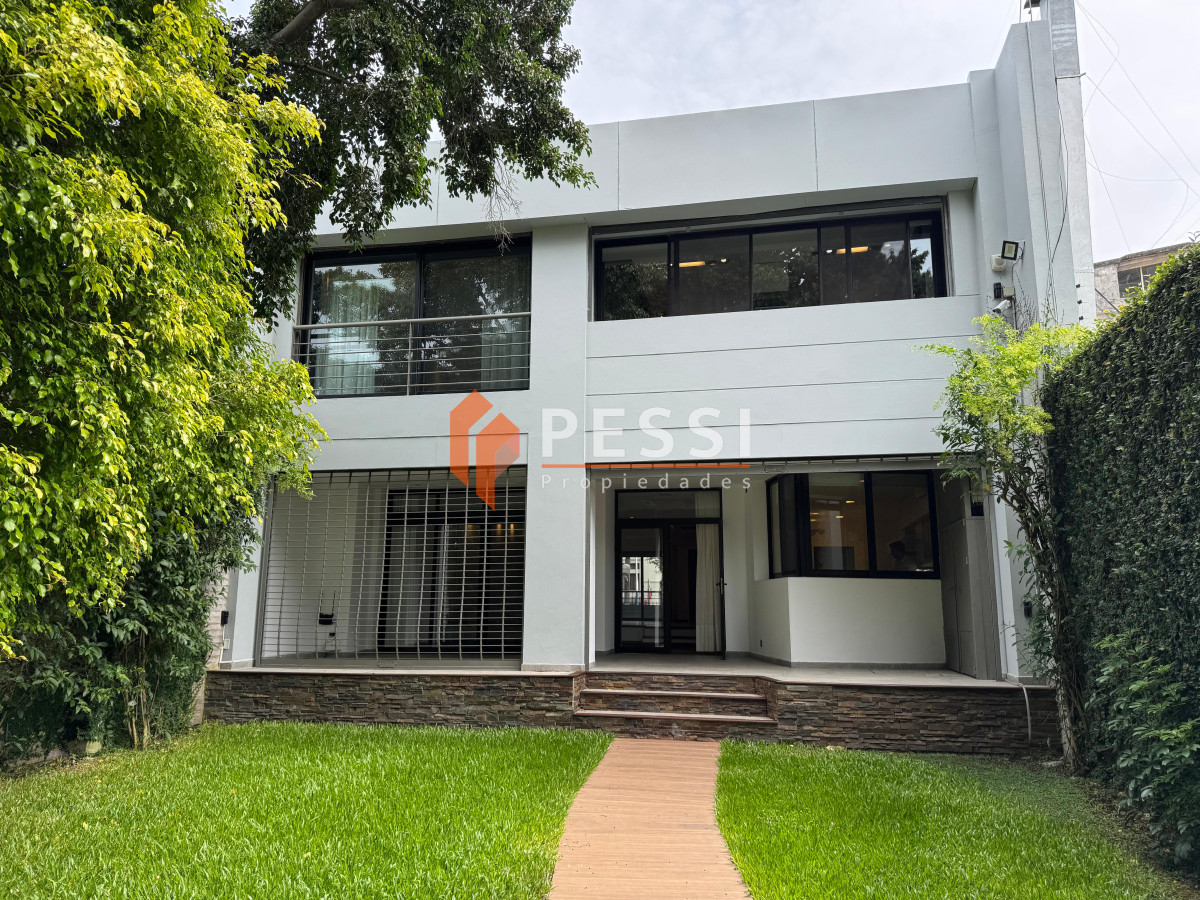 Casa ID.2444 - Venta casa excepcional de 4 dormitorios, garage y espacio verde en Punta Carretas