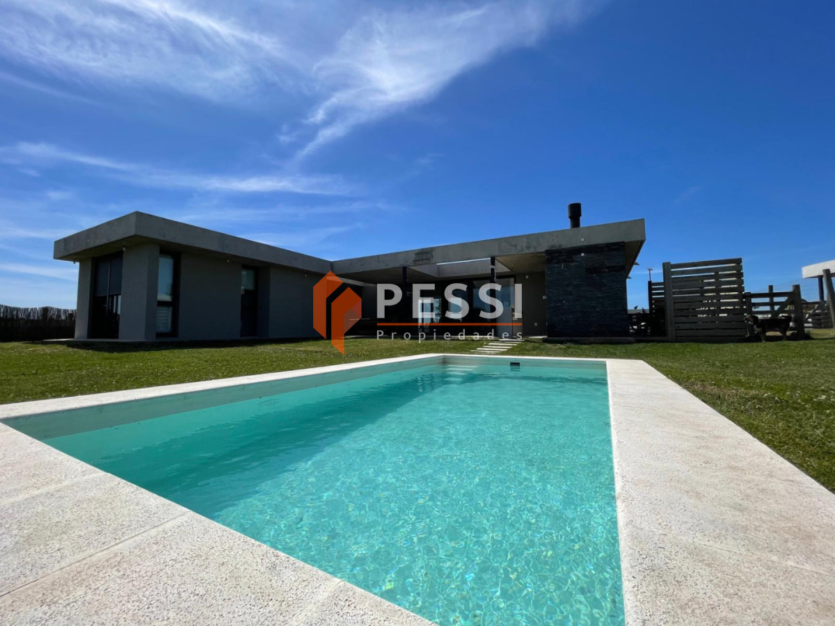 Casa ID.2482/Venta-casa-4-dormitorios,-3-baños-y-piscina-en-La-Juana - Venta casa 4 dormitorios, 3 baños y piscina en La Juana