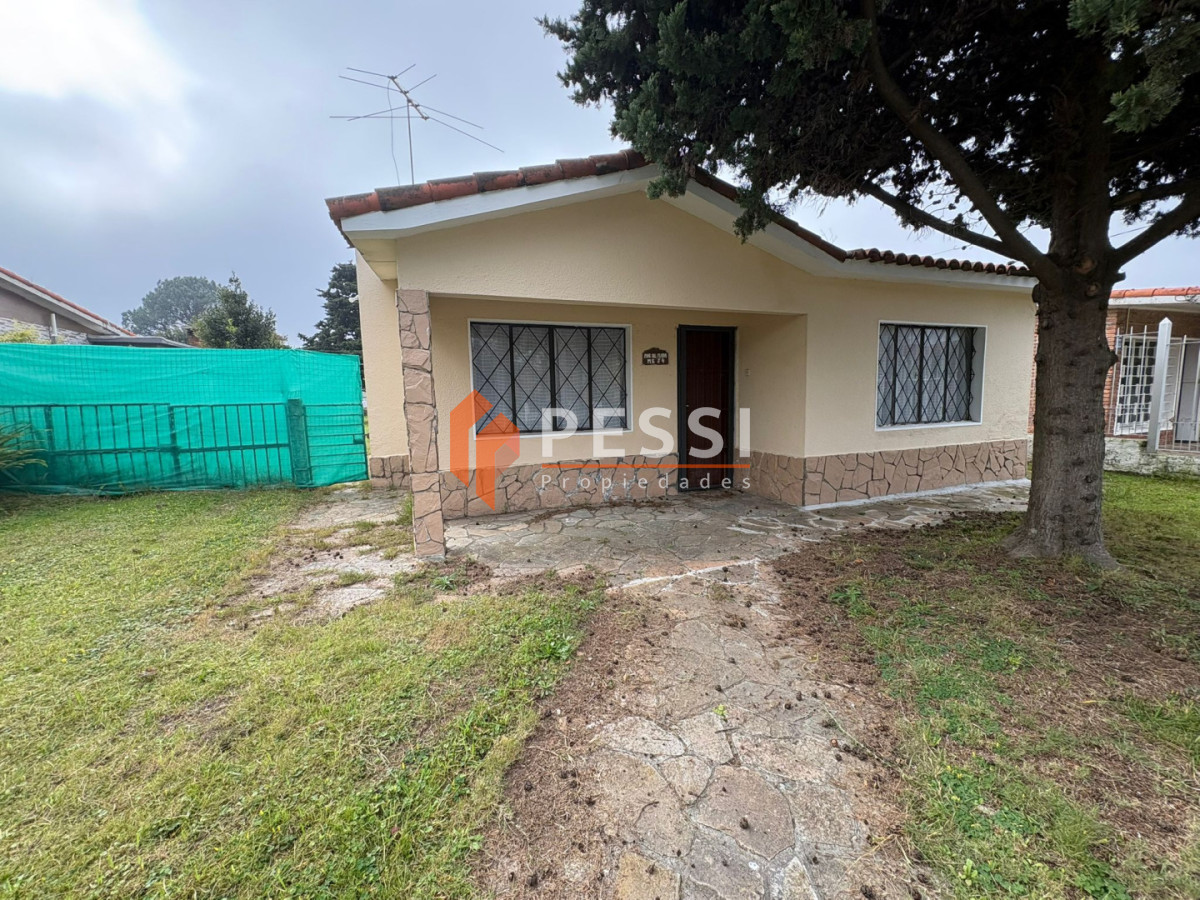 Casa ID.2565/Venta-casa-2-dormitorios-con-muy-buen-terreno-en-Lagomar - Venta casa 2 dormitorios con muy buen terreno en Lagomar