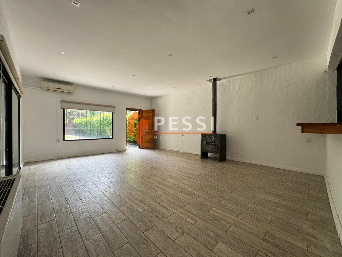 Casa ID.2498 - Alquiler Casa 3 dormitorios con parrillero y garage en Parque Miramar