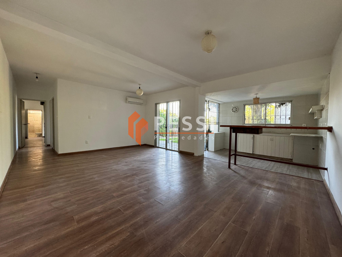 Casa ID.1292 - Alquiler Casa 2 dormitorios con garage y jardín en Carrasco 