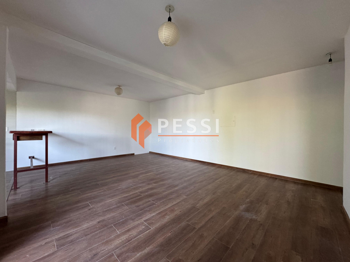 Casa ID.1292 - Alquiler Casa 2 dormitorios con garage y jardín en Carrasco 