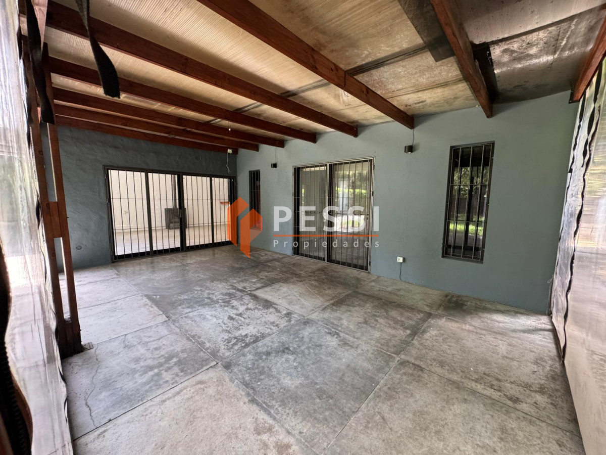 Casa ID.2498 - Alquiler Casa 3 dormitorios con parrillero y garage en Parque Miramar