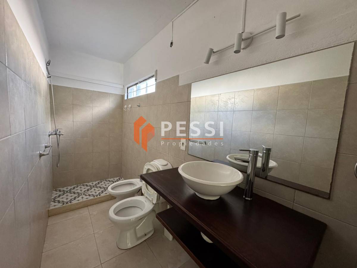 Casa ID.2498 - Alquiler Casa 3 dormitorios con parrillero y garage en Parque Miramar