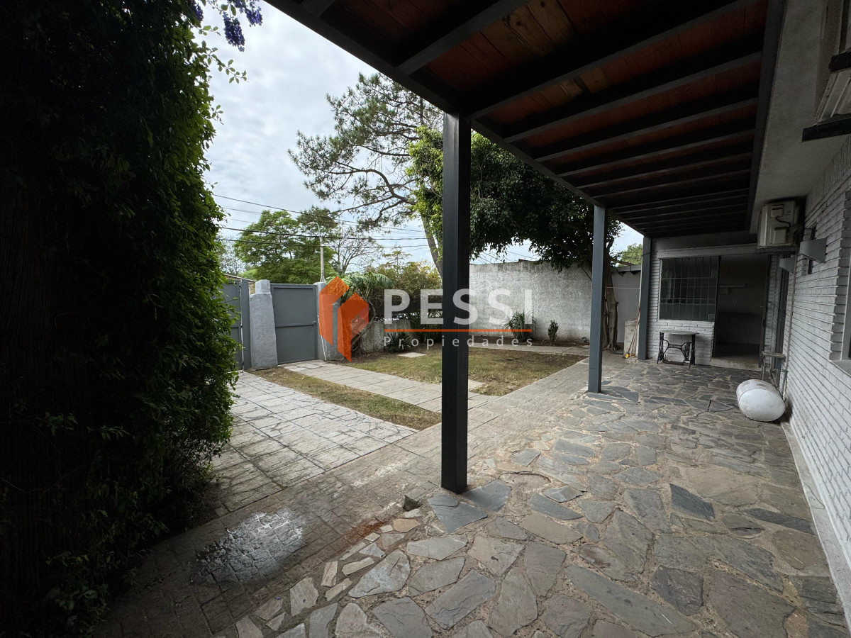 Casa ID.1292 - Alquiler Casa 2 dormitorios con garage y jardín en Carrasco 
