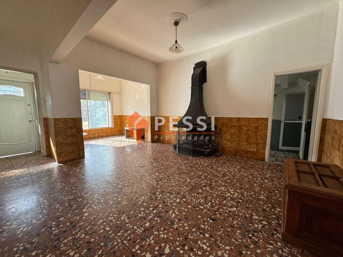 Casa ID.2476 - Alquiler Casa 3 Dormitorios con garage y fondo en Parque Batlle
