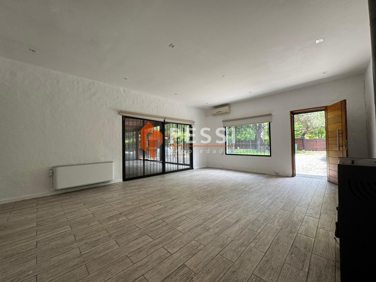 Casa ID.2498 - Alquiler Casa 3 dormitorios con parrillero y garage en Parque Miramar