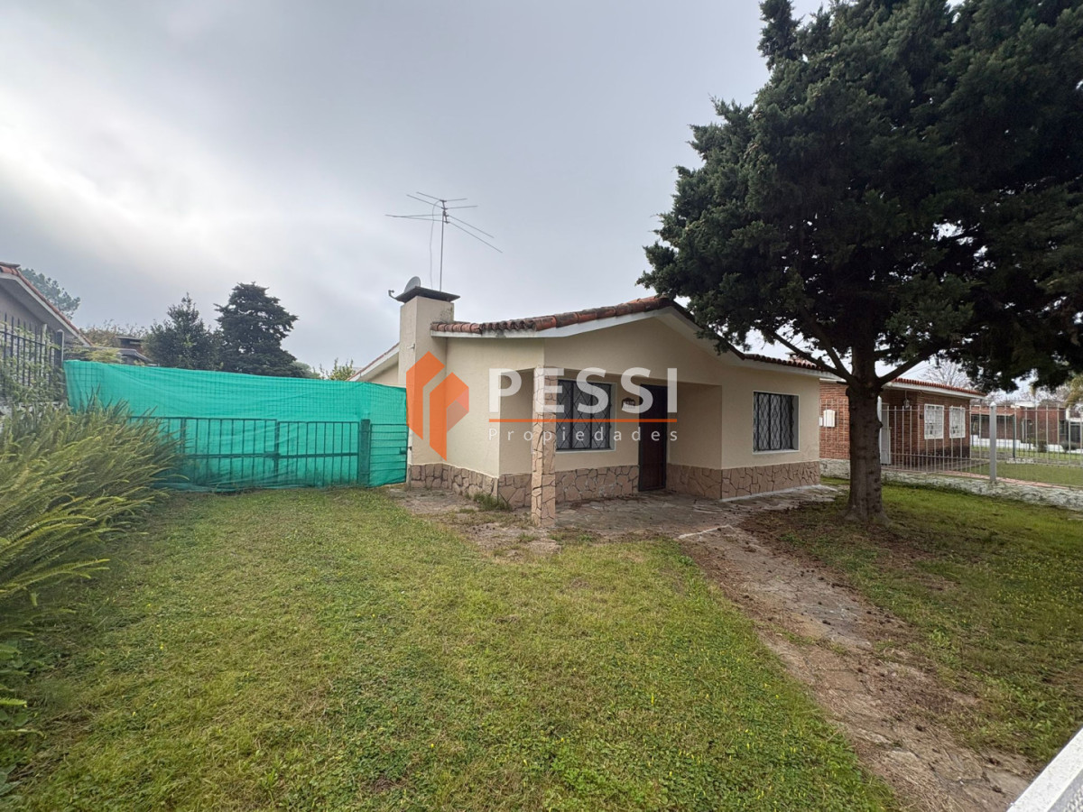 Casa ID.2565/Venta-casa-2-dormitorios-con-muy-buen-terreno-en-Lagomar - Venta casa 2 dormitorios con muy buen terreno en Lagomar