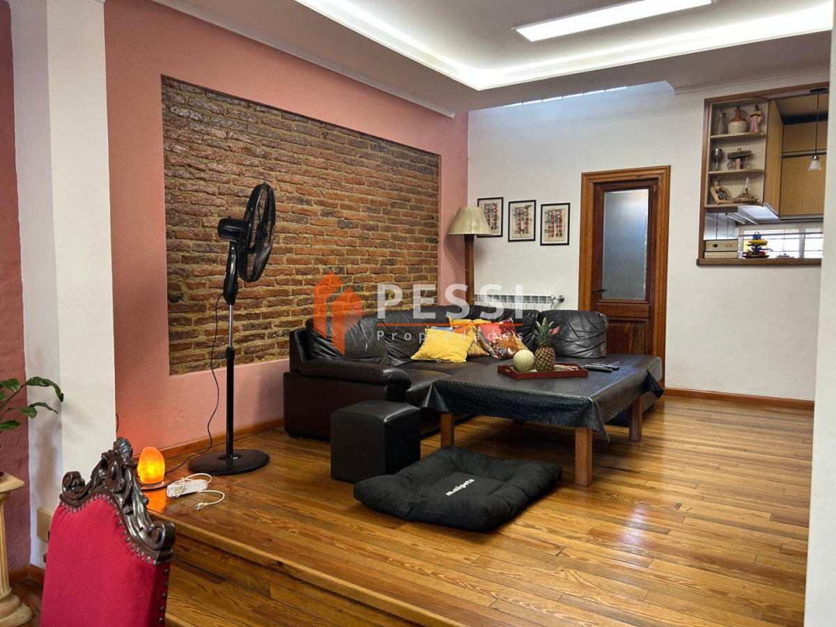 Casa ID.2483/Venta-casa-3-dormitorios-y-apartamento-al-fondo-rentado-en-Brazo-Oriental- - Venta casa 3 dormitorios y apartamento al fondo rentado en Brazo Oriental 