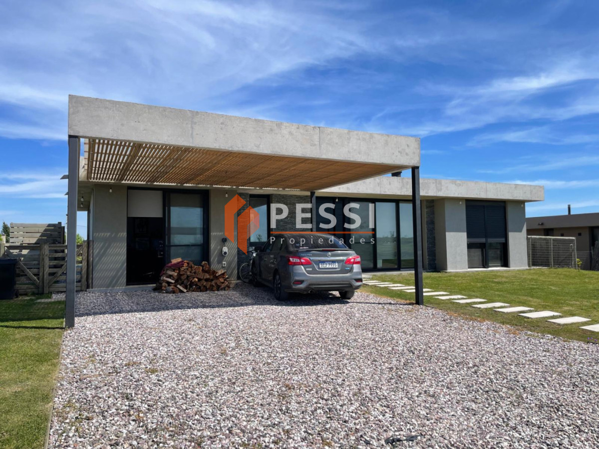 Casa ID.2482/Venta-casa-4-dormitorios,-3-baños-y-piscina-en-La-Juana - Venta casa 4 dormitorios, 3 baños y piscina en La Juana