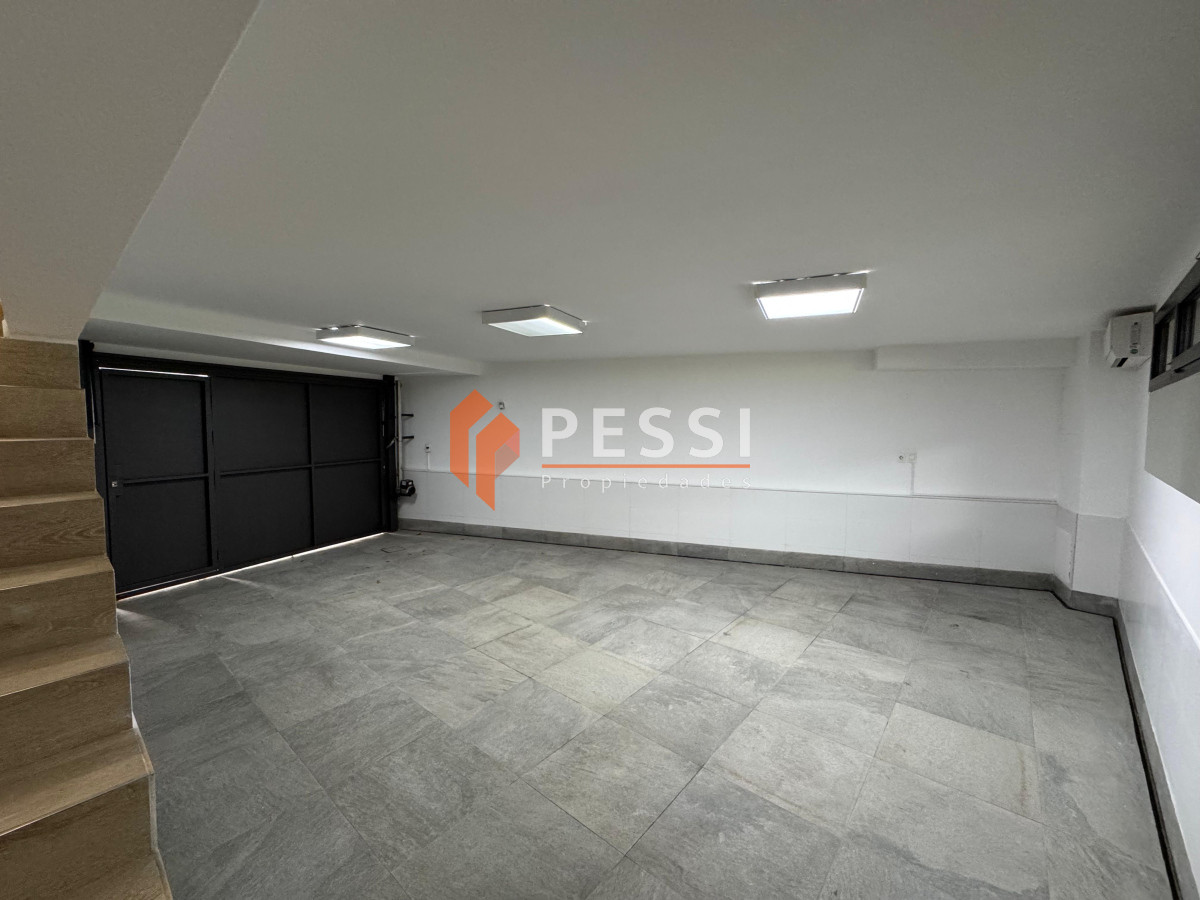 Casa ID.2444 - Venta casa excepcional de 4 dormitorios, garage y espacio verde en Punta Carretas