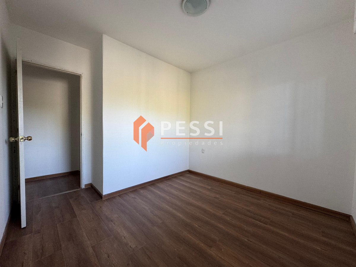 Casa ID.1292 - Alquiler Casa 2 dormitorios con garage y jardín en Carrasco 