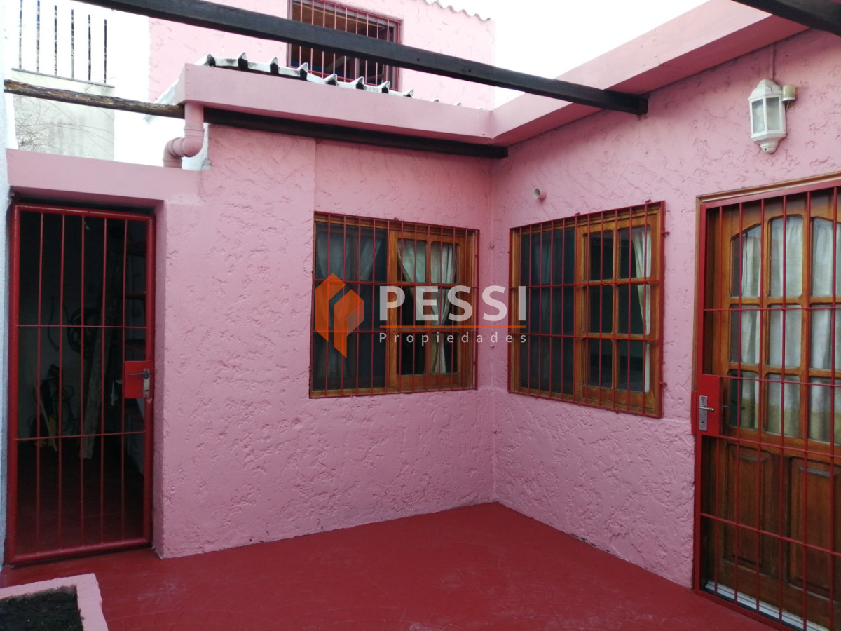 Casa ID.2483/Venta-casa-3-dormitorios-y-apartamento-al-fondo-rentado-en-Brazo-Oriental- - Venta casa 3 dormitorios y apartamento al fondo rentado en Brazo Oriental 