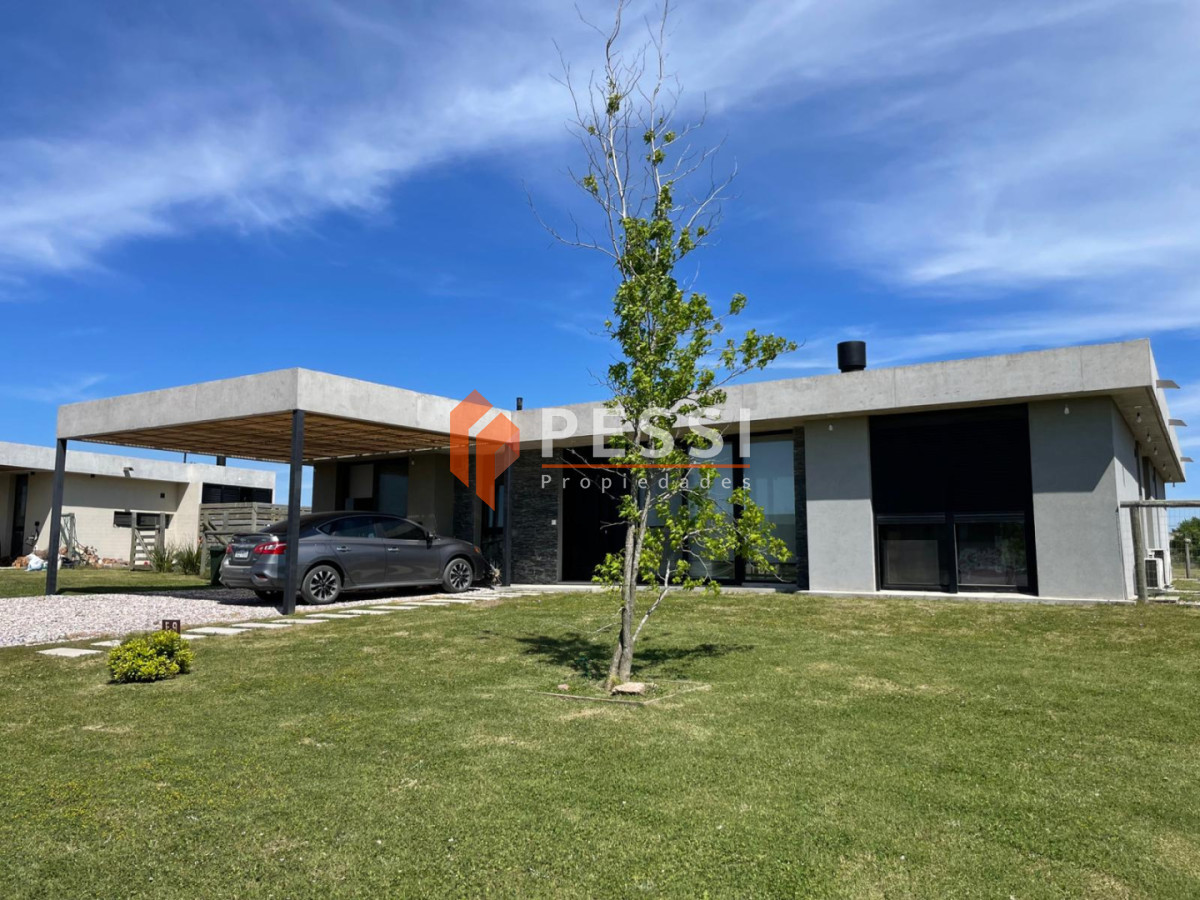 Casa ID.2482/Venta-casa-4-dormitorios,-3-baños-y-piscina-en-La-Juana - Venta casa 4 dormitorios, 3 baños y piscina en La Juana