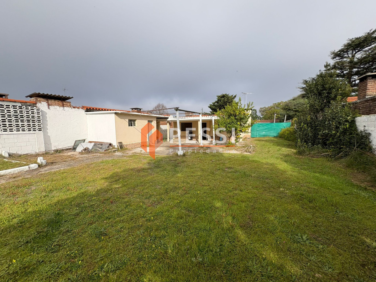 Casa ID.2565/Venta-casa-2-dormitorios-con-muy-buen-terreno-en-Lagomar - Venta casa 2 dormitorios con muy buen terreno en Lagomar