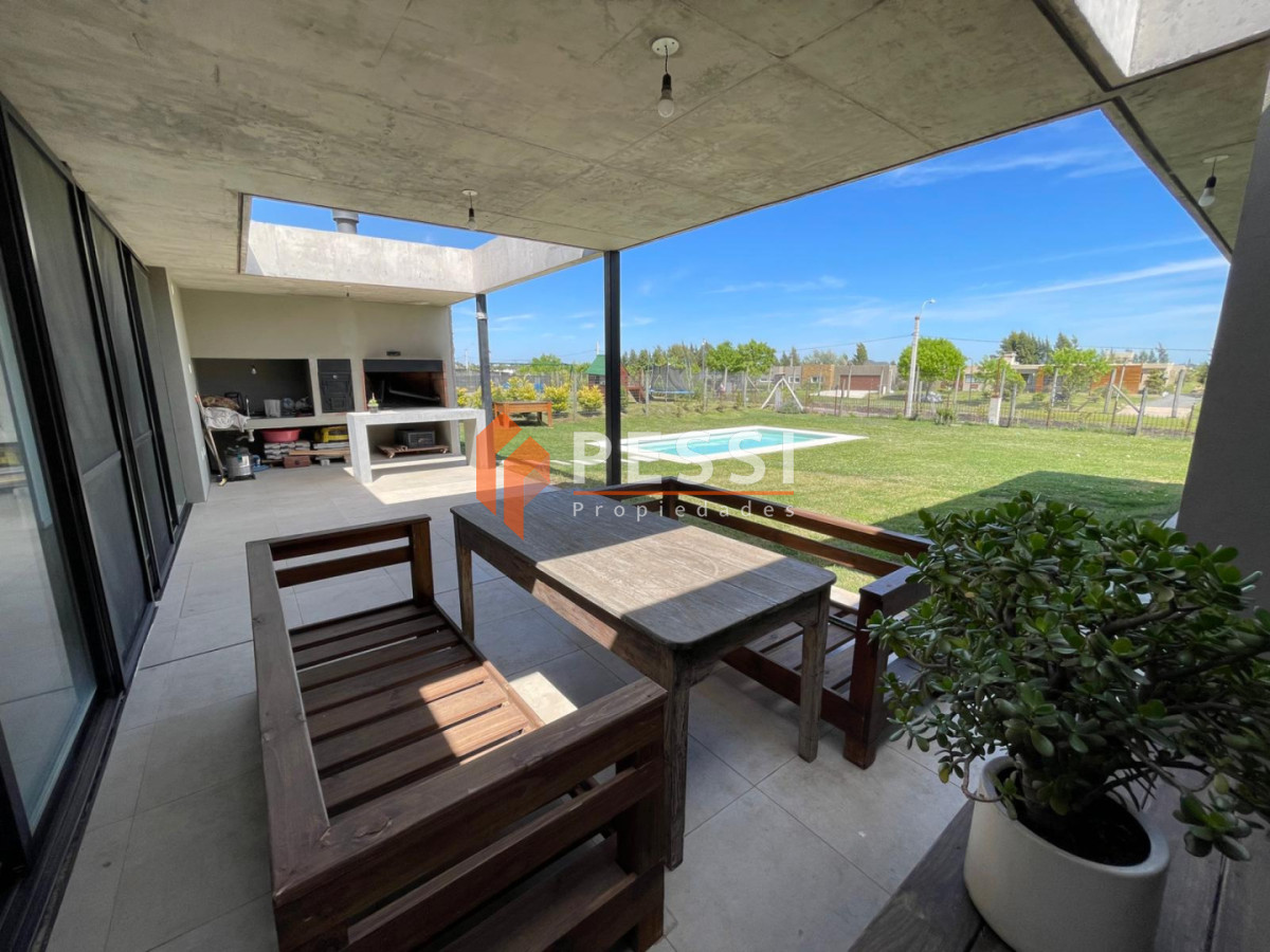 Casa ID.2482/Venta-casa-4-dormitorios,-3-baños-y-piscina-en-La-Juana - Venta casa 4 dormitorios, 3 baños y piscina en La Juana