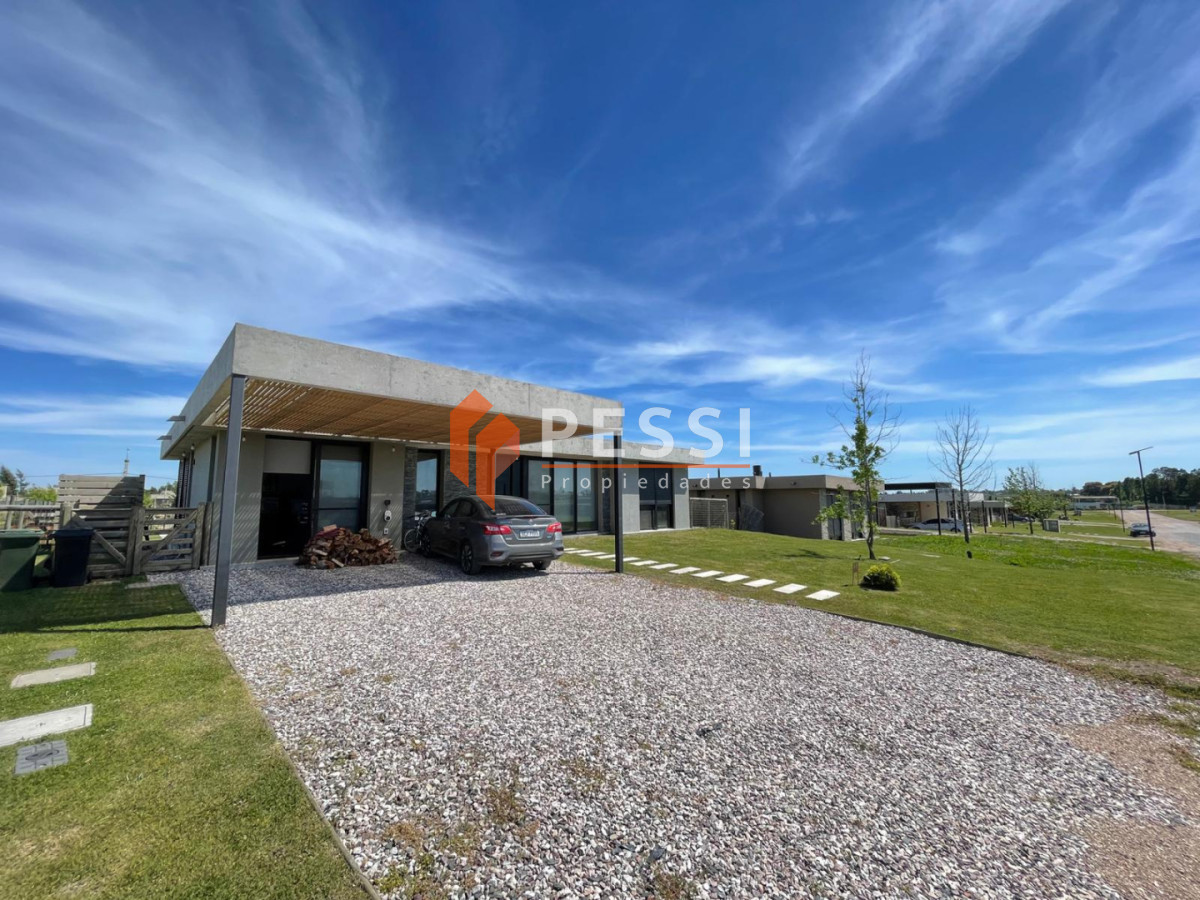 Casa ID.2482/Venta-casa-4-dormitorios,-3-baños-y-piscina-en-La-Juana - Venta casa 4 dormitorios, 3 baños y piscina en La Juana