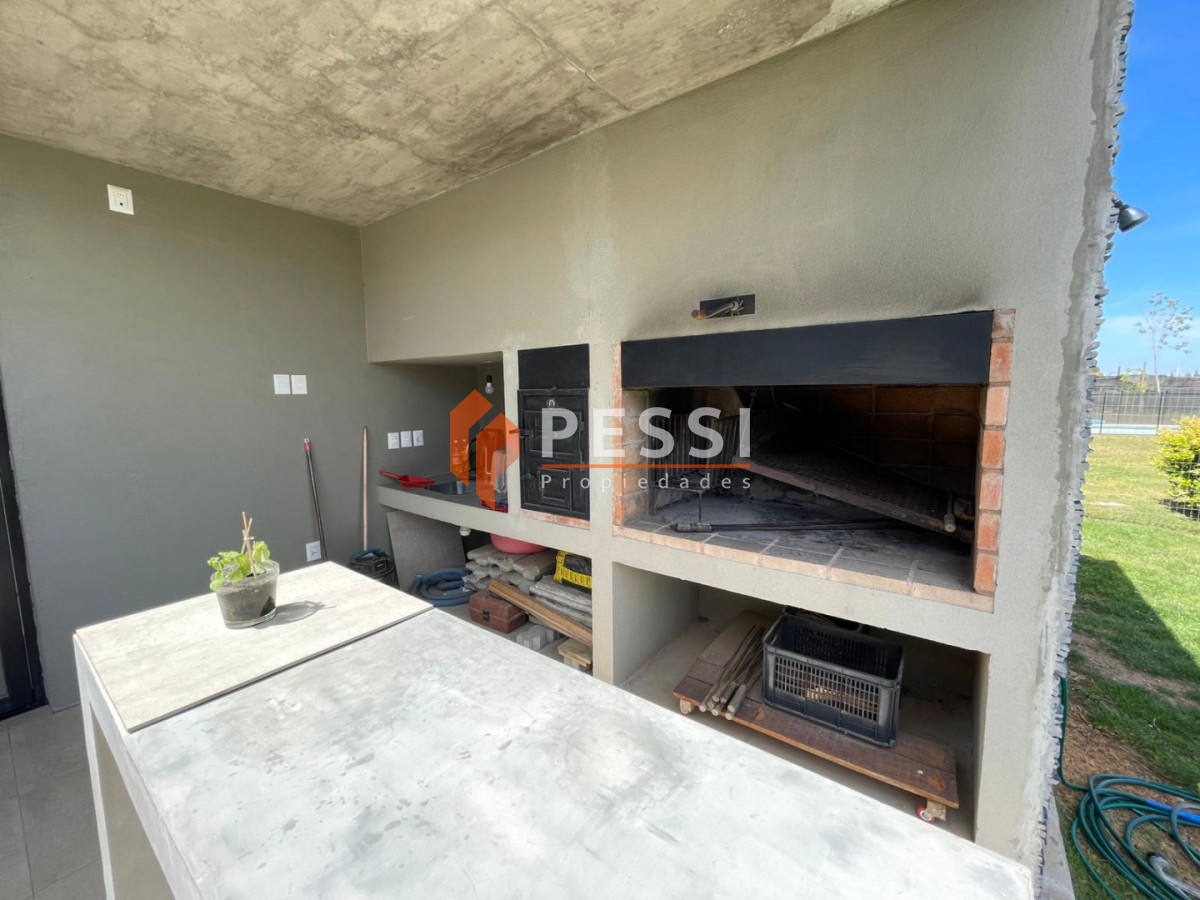 Casa ID.2482/Venta-casa-4-dormitorios,-3-baños-y-piscina-en-La-Juana - Venta casa 4 dormitorios, 3 baños y piscina en La Juana