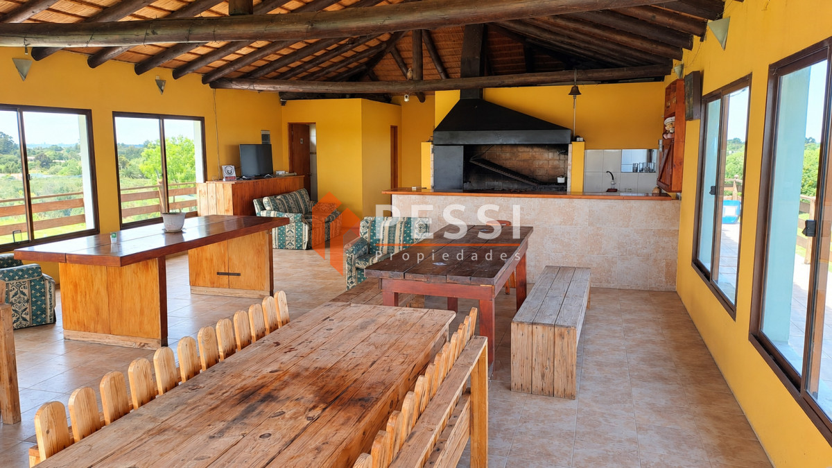Chacra ID.2612/Venta-chacra-de-5,2-hectáreas-con-infreastructura-deportiva-y-edificaciones-en-Paso-de-la-Arena - Venta chacra de 5,2 hectáreas con infreastructura deportiva y edificaciones en Paso de la Arena