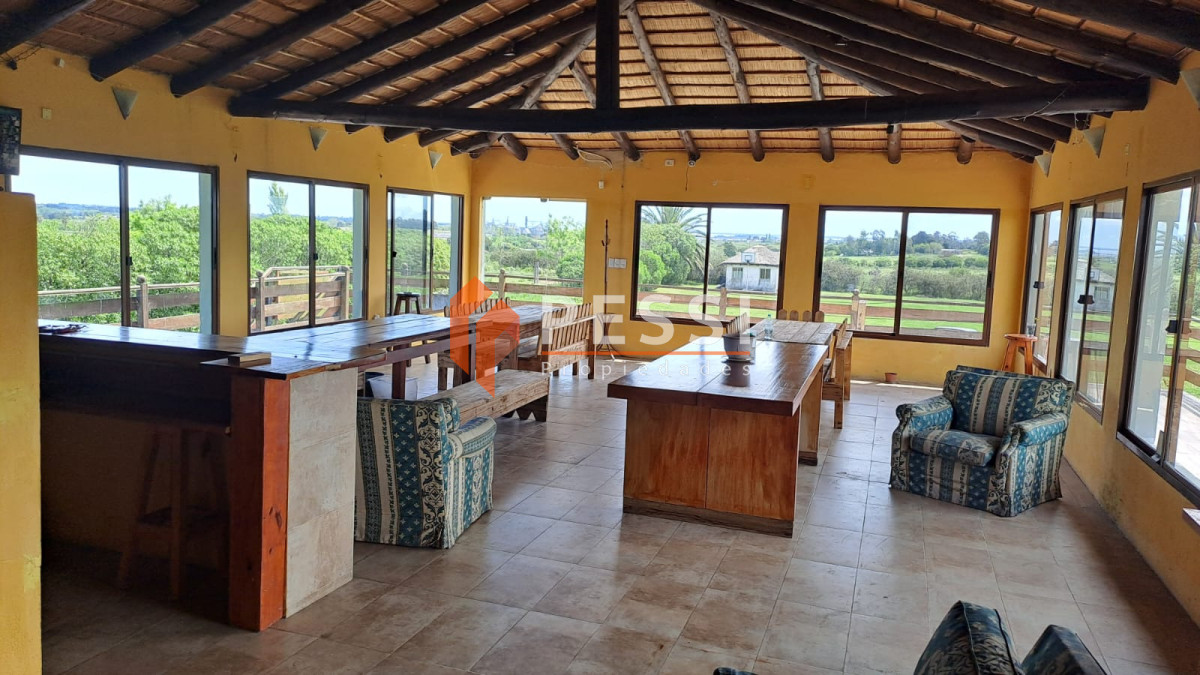 Chacra ID.2612/Venta-chacra-de-5,2-hectáreas-con-infreastructura-deportiva-y-edificaciones-en-Paso-de-la-Arena - Venta chacra de 5,2 hectáreas con infreastructura deportiva y edificaciones en Paso de la Arena
