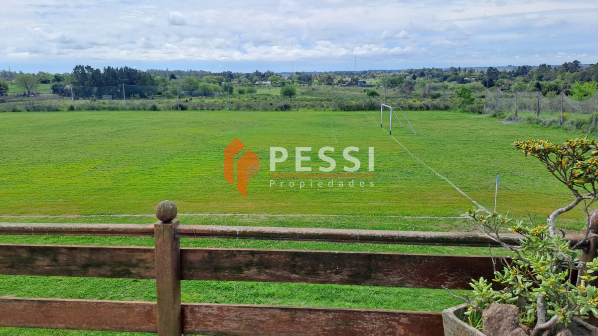 Chacra ID.2612/Venta-chacra-de-5,2-hectáreas-con-infreastructura-deportiva-y-edificaciones-en-Paso-de-la-Arena - Venta chacra de 5,2 hectáreas con infreastructura deportiva y edificaciones en Paso de la Arena