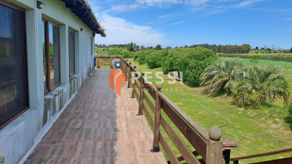 Chacra ID.2612/Venta-chacra-de-5,2-hectáreas-con-infreastructura-deportiva-y-edificaciones-en-Paso-de-la-Arena - Venta chacra de 5,2 hectáreas con infreastructura deportiva y edificaciones en Paso de la Arena
