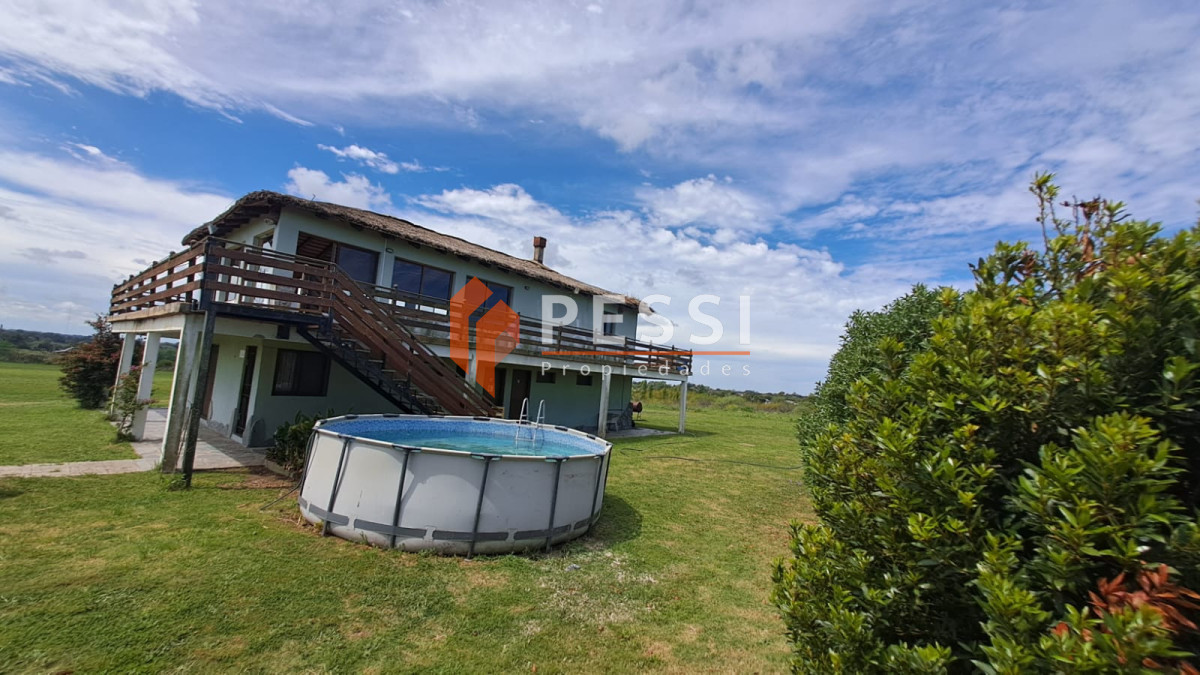 Chacra ID.2612/Venta-chacra-de-5,2-hectáreas-con-infreastructura-deportiva-y-edificaciones-en-Paso-de-la-Arena - Venta chacra de 5,2 hectáreas con infreastructura deportiva y edificaciones en Paso de la Arena