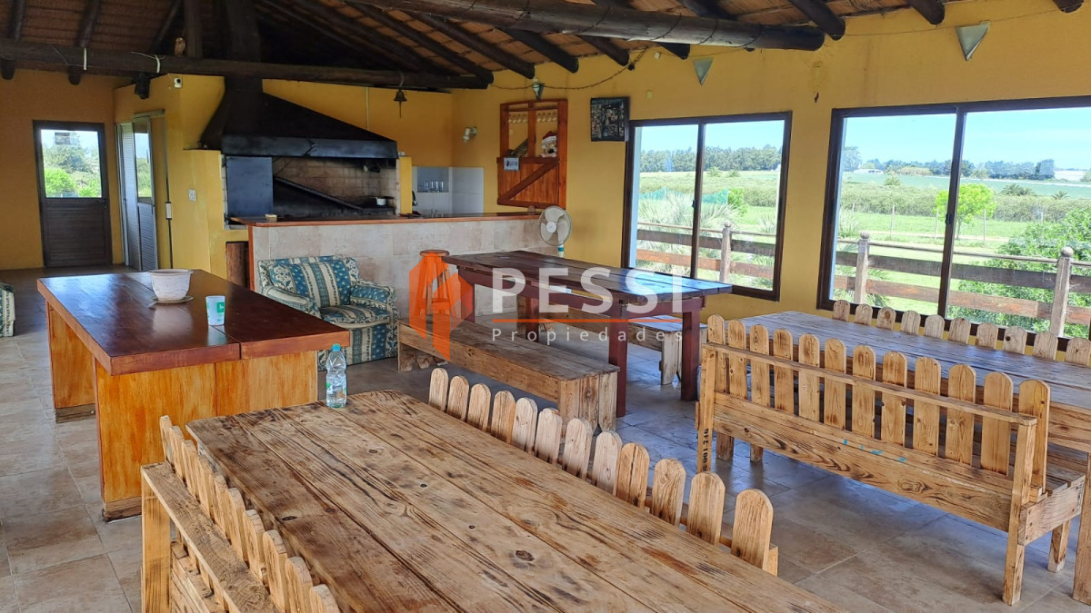Chacra ID.2612/Venta-chacra-de-5,2-hectáreas-con-infreastructura-deportiva-y-edificaciones-en-Paso-de-la-Arena - Venta chacra de 5,2 hectáreas con infreastructura deportiva y edificaciones en Paso de la Arena